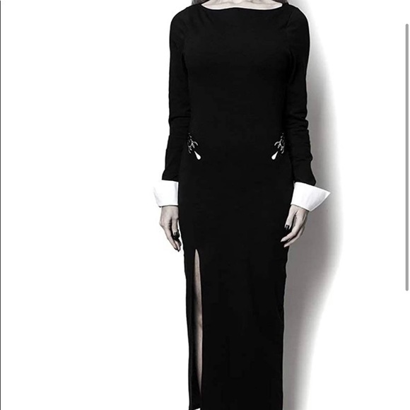 Beautiful long rogue and wolf gothic dress. Has a slit up the leg. Fits XS. - Picture 3 of 5